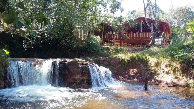 Queda baixa e área de banho na Aldeia do Leão.